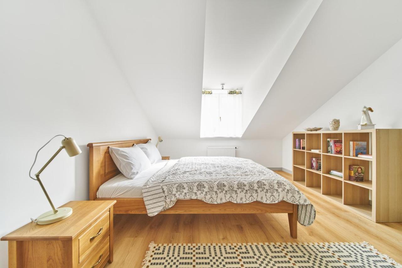 Modern Two-Bedroom Apartment, Vilnius City Centre Buitenkant foto