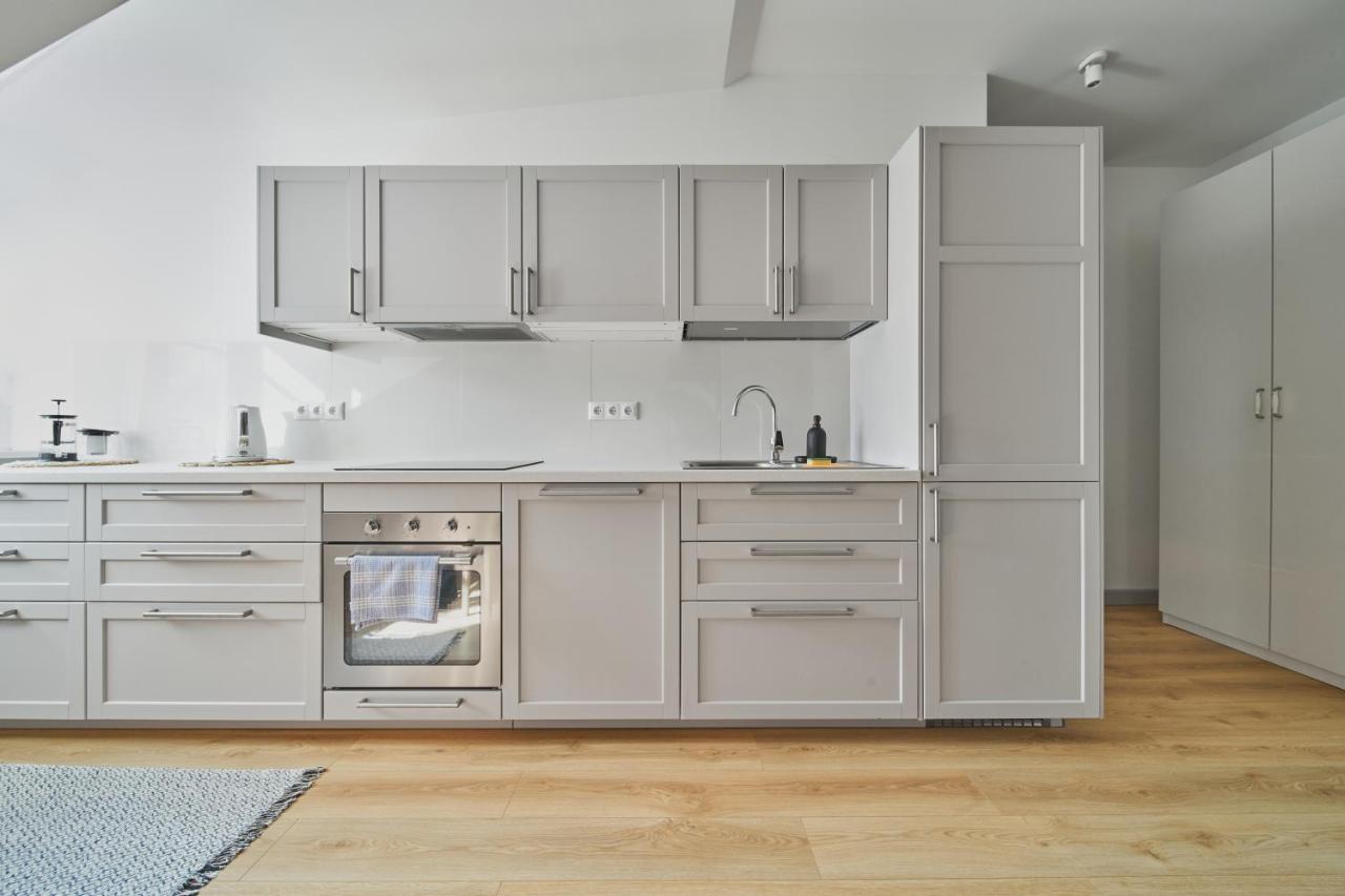 Modern Two-Bedroom Apartment, Vilnius City Centre Buitenkant foto